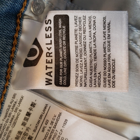 Women's Levi's® High Rise Frayed Hem Jean Shorts Size 32 - Picture 11 of 11